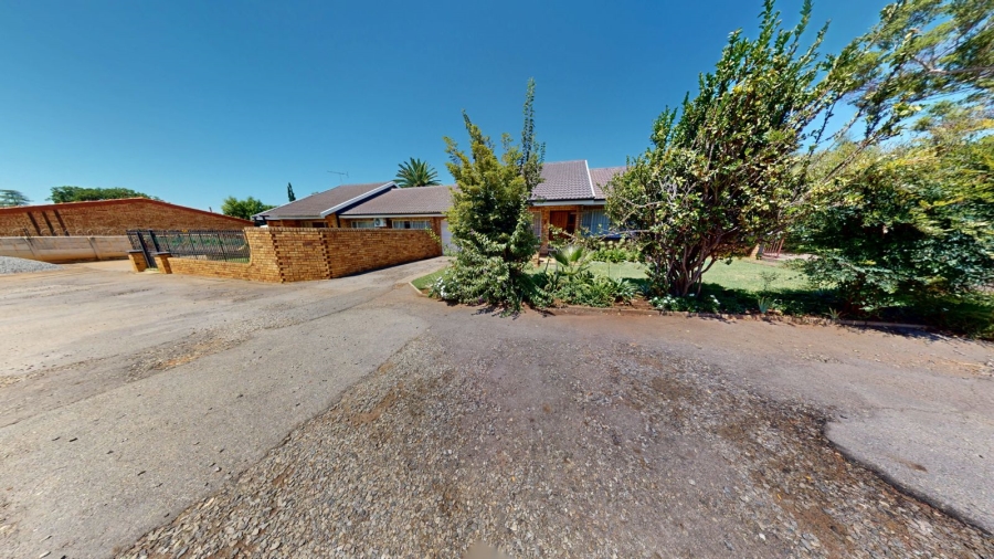 28 Bedroom Property for Sale in Kannoniers Park North West